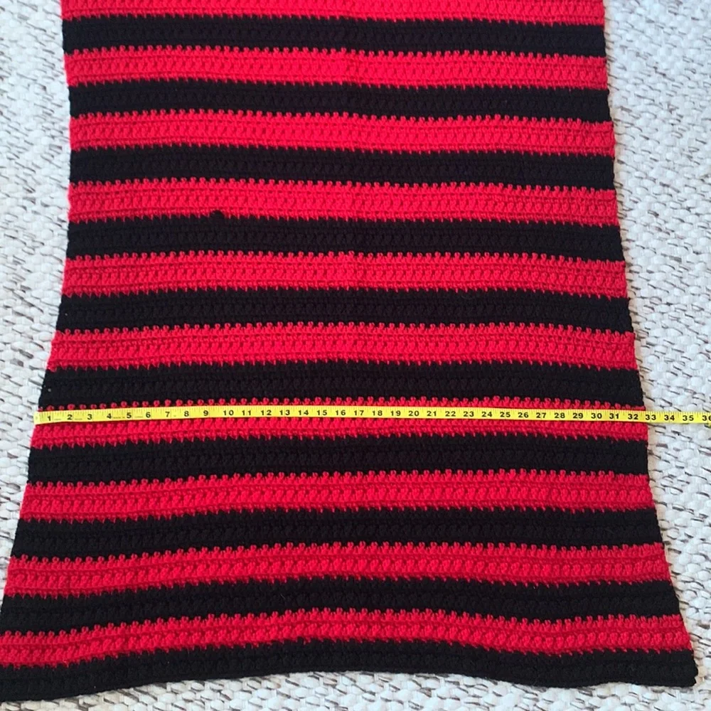 Striped Knitted Throw Blanket (Red & Black)